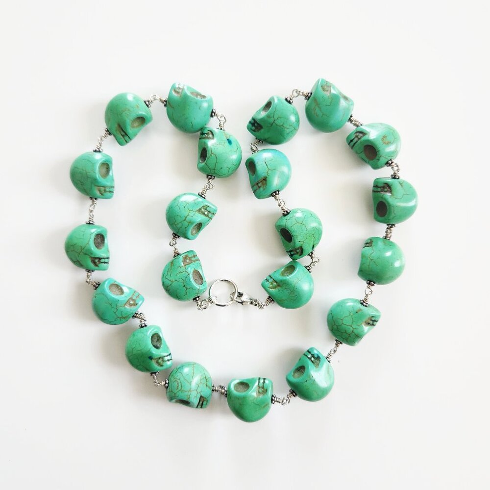 GREEN SKULL BEADED NECKLACE--24"